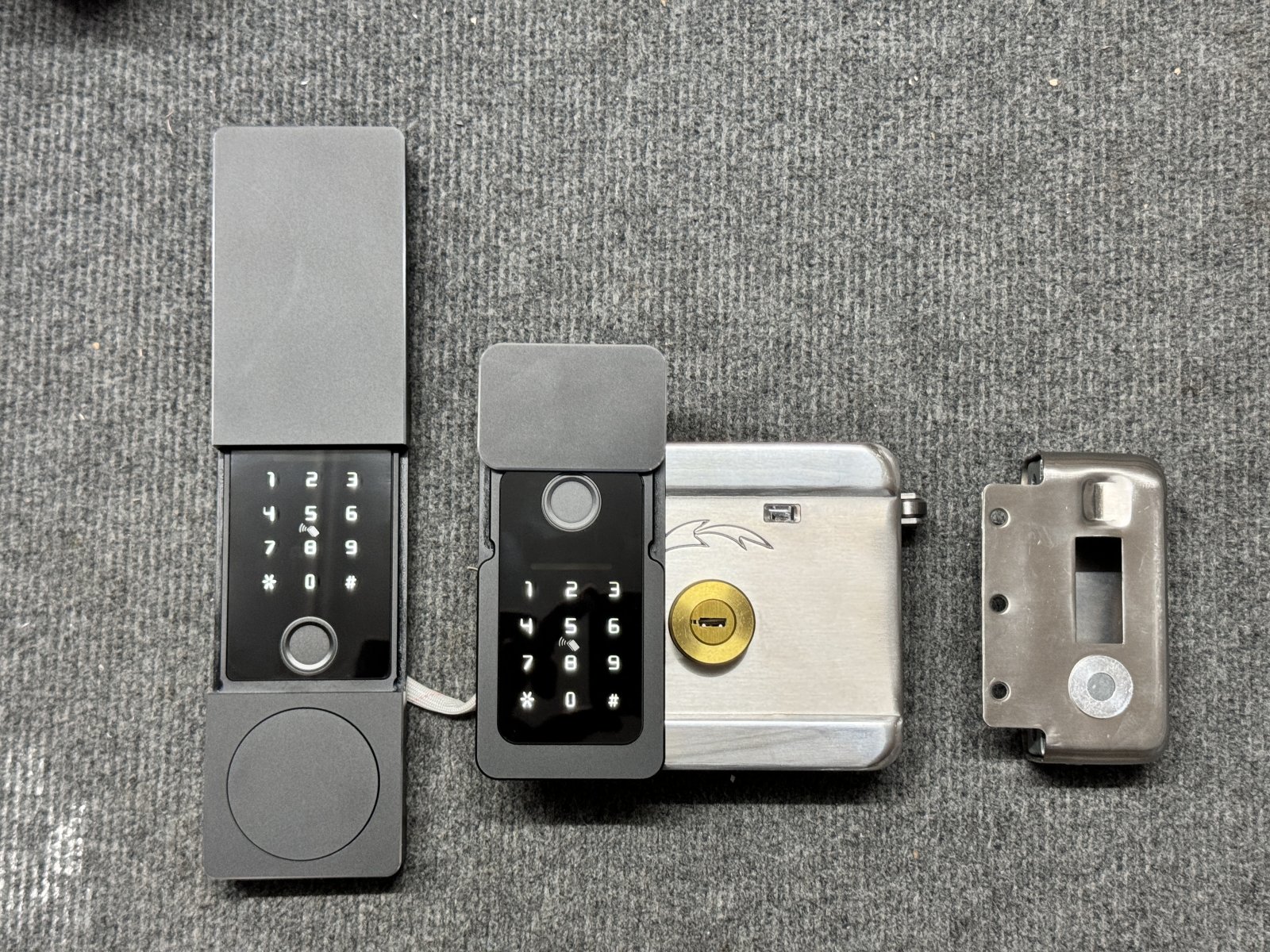 Khoá cửa cổng TTLOCK TLGA106-2S vân tay 2 mặt